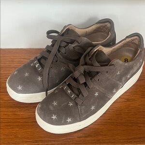 Gray Star-Patterned Sneakers